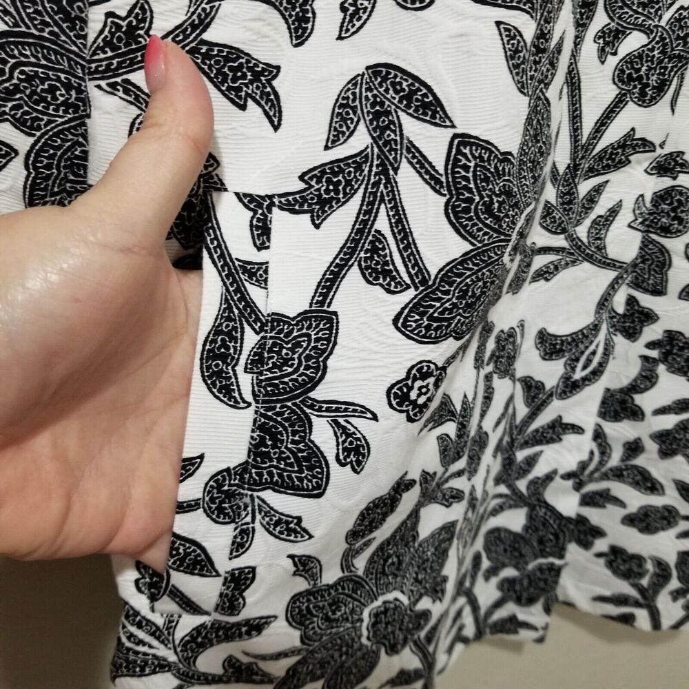 Chico's Jacket Size 3P XL Petite Black & White Embossed Floral 3/4 Sleeve Lined - Picture 4 of 12
